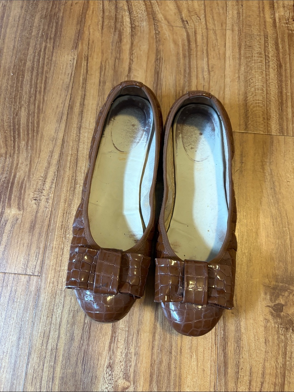 Women’s Brown Croc-Embossed Bow Ballet Flats